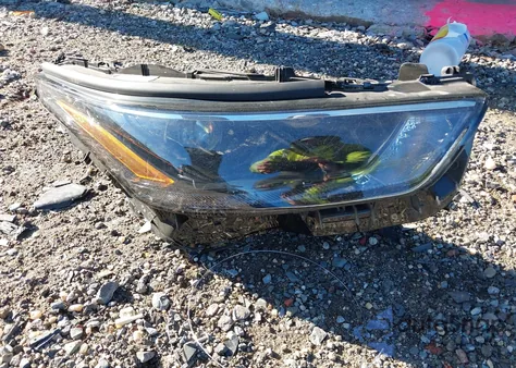 2022 Toyota Highlander Le z USA, uszkodzony, nr VIN 5TDBZRBH5NS589623